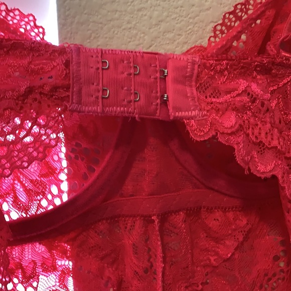 Hot pink lace bodysuit with snap closure - Picture 3 of 7